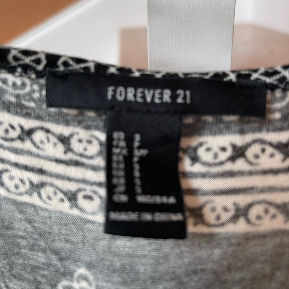 Forever 21 elephant motif crop tank top, size S - Picture 2 of 3
